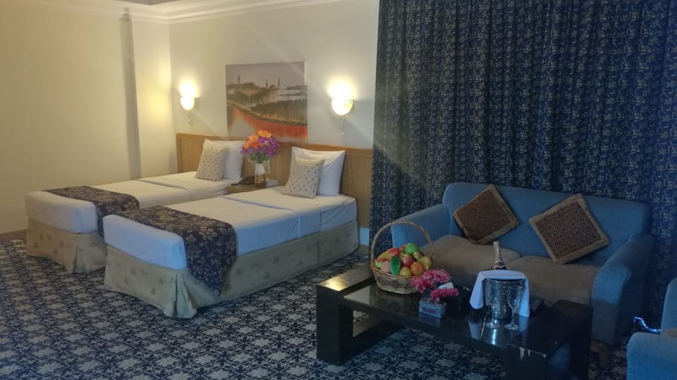 Junior Studio Suite, 1 Bedroom, Partial Sea View | Hypo-allergenic bedding available, down comforters, pillowtop beds