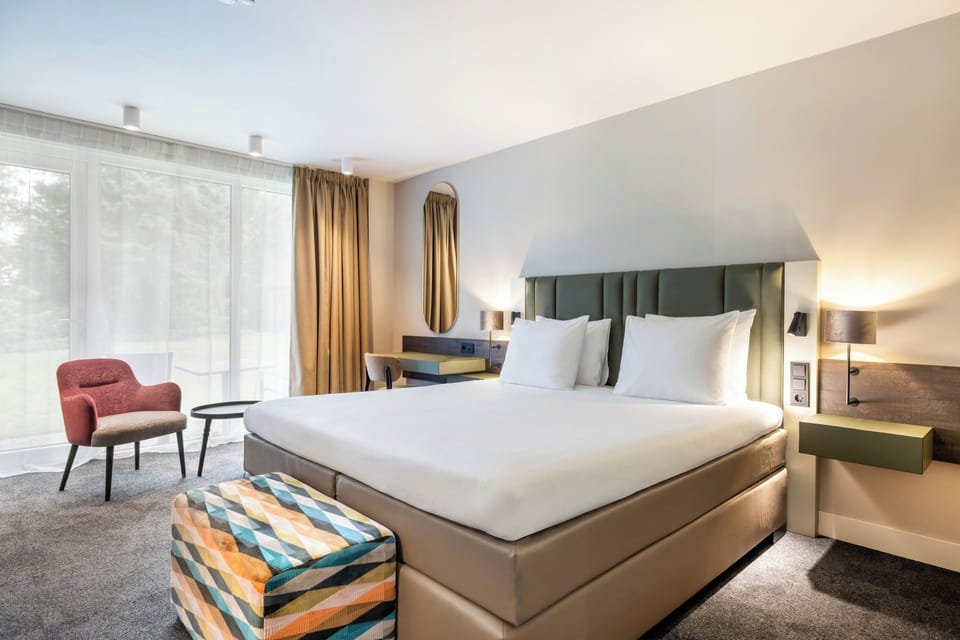 Comfort Twin Room, Garden Area | Minibar, in-room safe, individually decorated, individually furnished