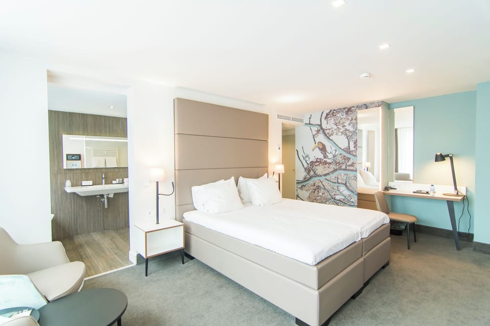 Minibar, in-room safe, individually decorated, individually furnished