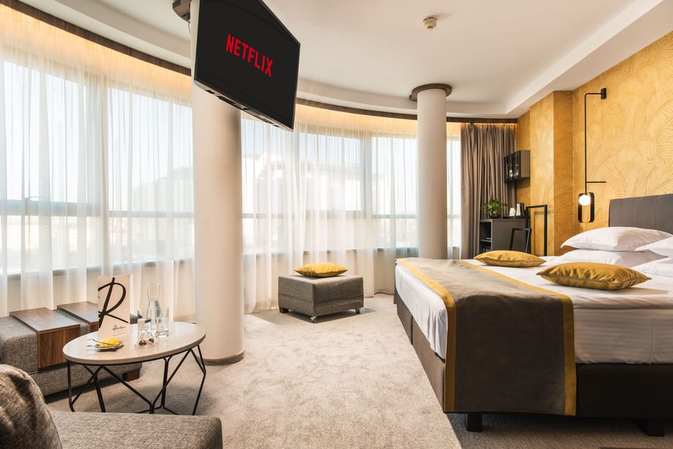 Panoramic Superior room | Minibar, in-room safe, desk, laptop workspace