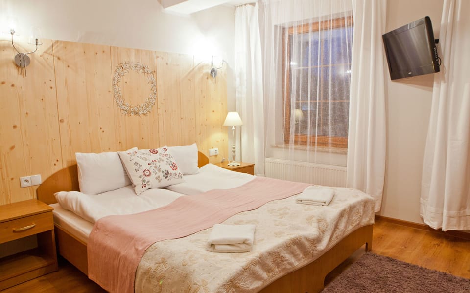 Family Room, Balcony | Iron/ironing board, free cribs/infant beds, free WiFi, bed sheets