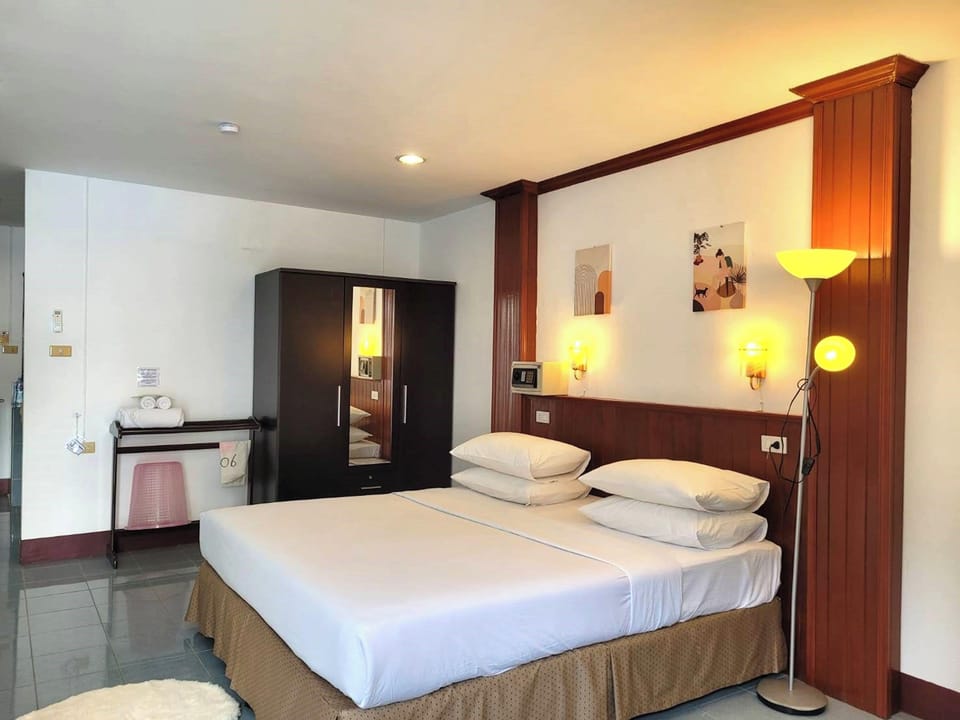 Super Deluxe Room with Balcony | In-room safe, desk, blackout drapes, WiFi (free)