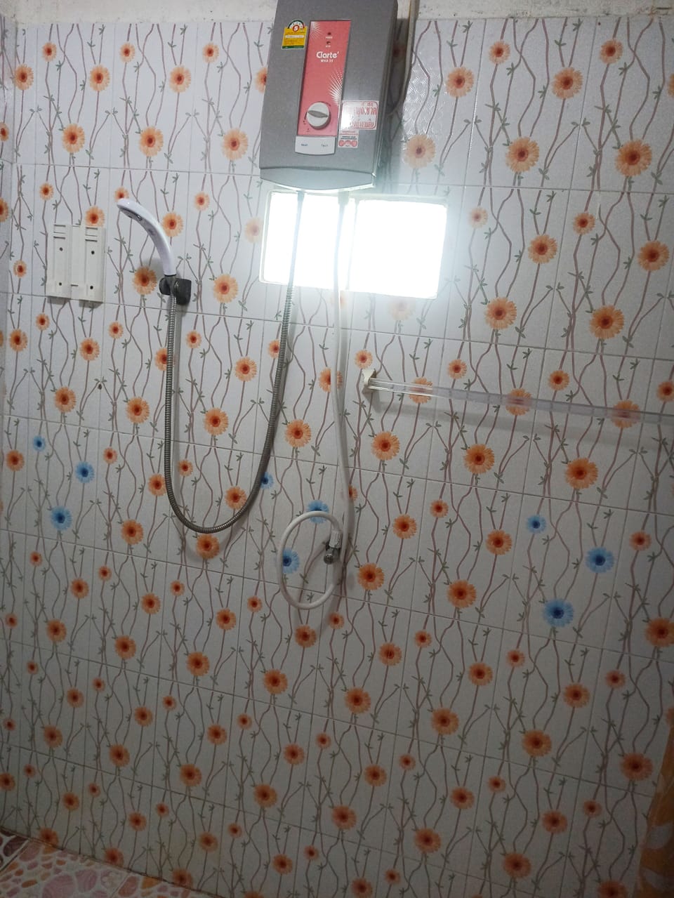 Basic Double or Twin Room | Bathroom | Shower, free toiletries, hair dryer, towels