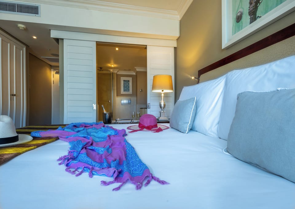 Superior Room | Minibar, in-room safe, desk, laptop workspace