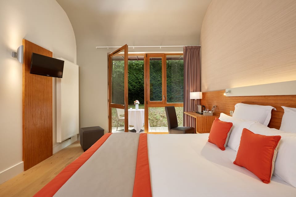 Superior Double Room | Premium bedding, desk, iron/ironing board, free WiFi