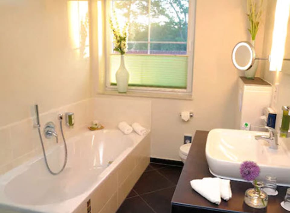 Studio | Bathroom | Rainfall showerhead, free toiletries, hair dryer, bathrobes