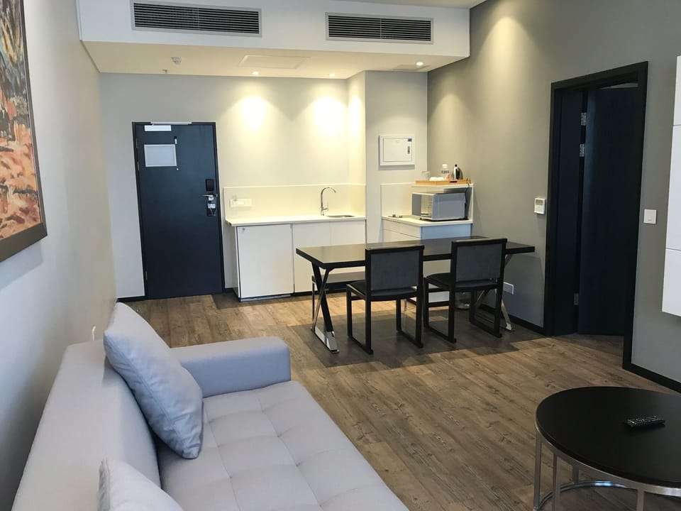 Premium Room, 1 Queen Bed, Smoking | In-room safe, desk, soundproofing, iron/ironing board (on request)
