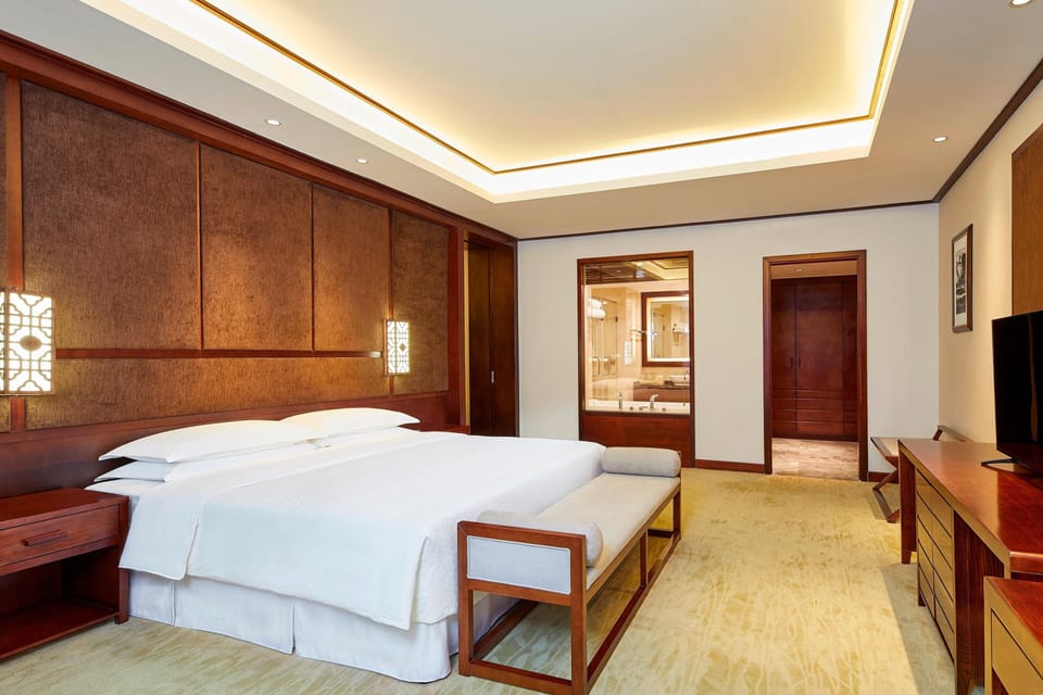 Deluxe Suite, 1 Bedroom, Balcony | Premium bedding, down comforters, minibar, in-room safe