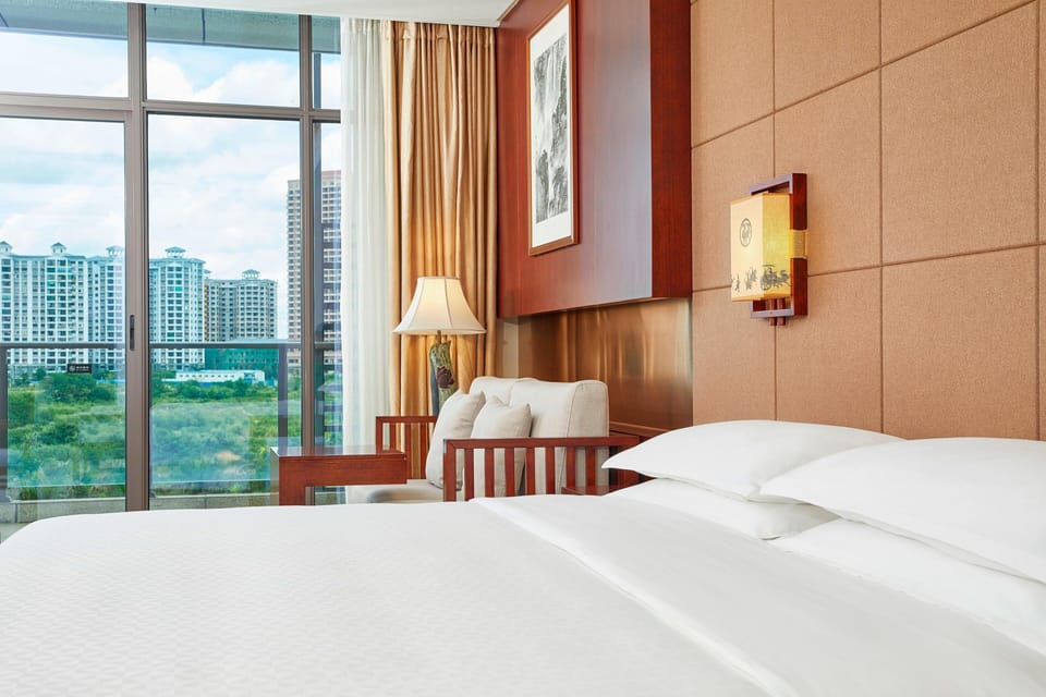 Deluxe Room, 1 King Bed, Balcony | Premium bedding, down comforters, minibar, in-room safe