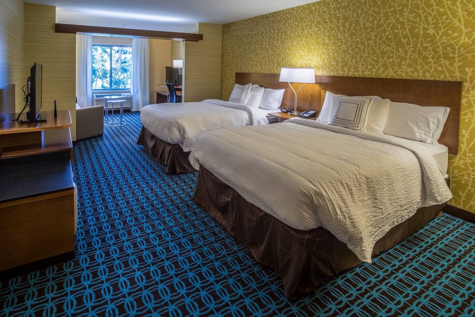 In-room safe, iron/ironing board, free WiFi, alarm clocks