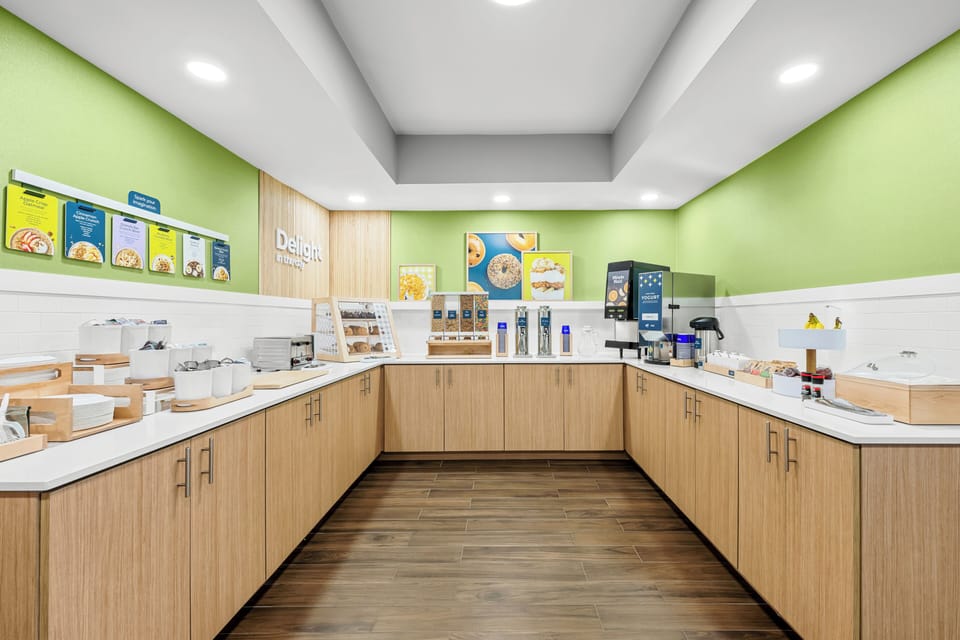Free daily continental breakfast