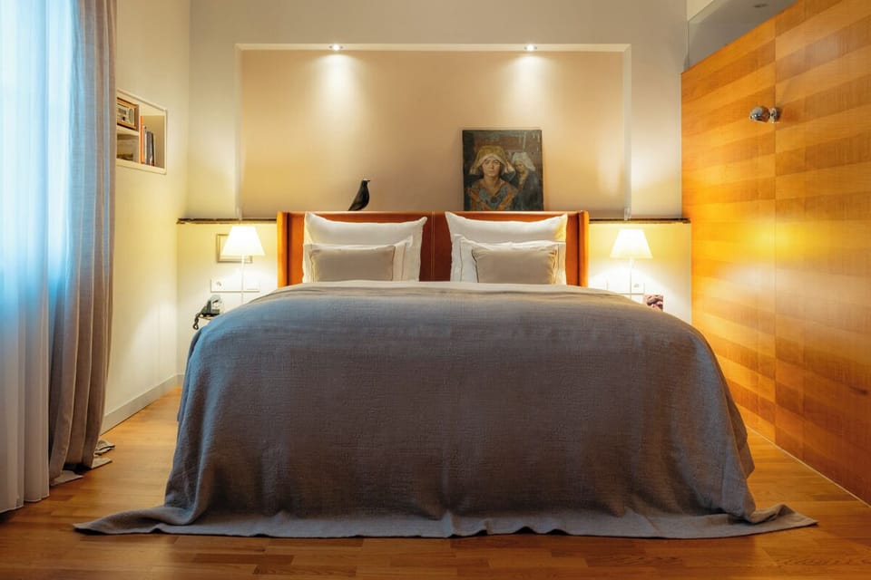 Suite | Hypo-allergenic bedding, minibar, in-room safe, individually decorated