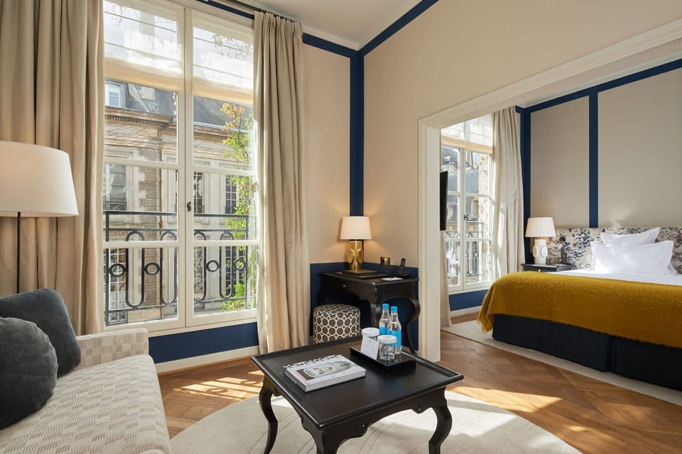 Junior Suite (Prestige) | Free minibar, in-room safe, individually decorated, desk