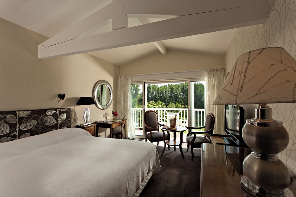 Deluxe Room (Rivière) | Premium bedding, minibar, in-room safe, individually decorated