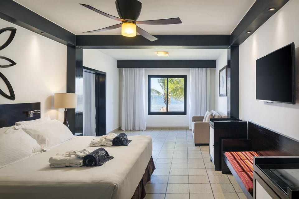 Privilege Master Suite Ocean View | Premium bedding, free minibar, in-room safe, desk