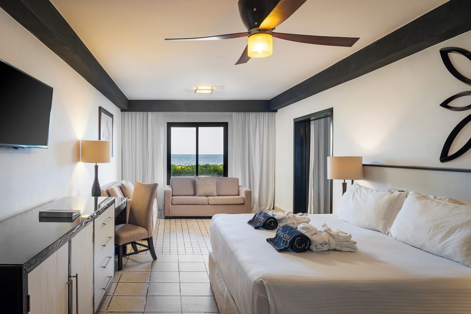 Privilege Royal Master Suite Ocean Front | Premium bedding, free minibar, in-room safe, desk