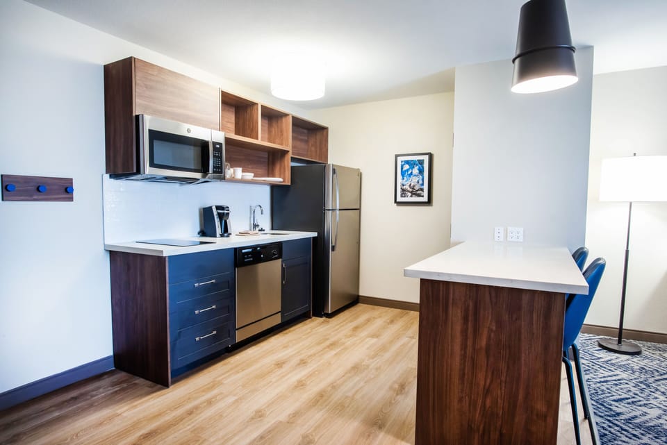 Desk, laptop workspace, iron/ironing board, WiFi (free)
