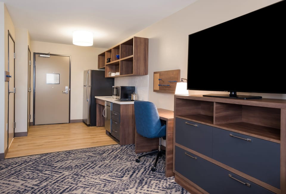 Studio Suite, 2 Double Beds, Accessible (Mobility Tub) | Desk, laptop workspace, iron/ironing board, WiFi (free)