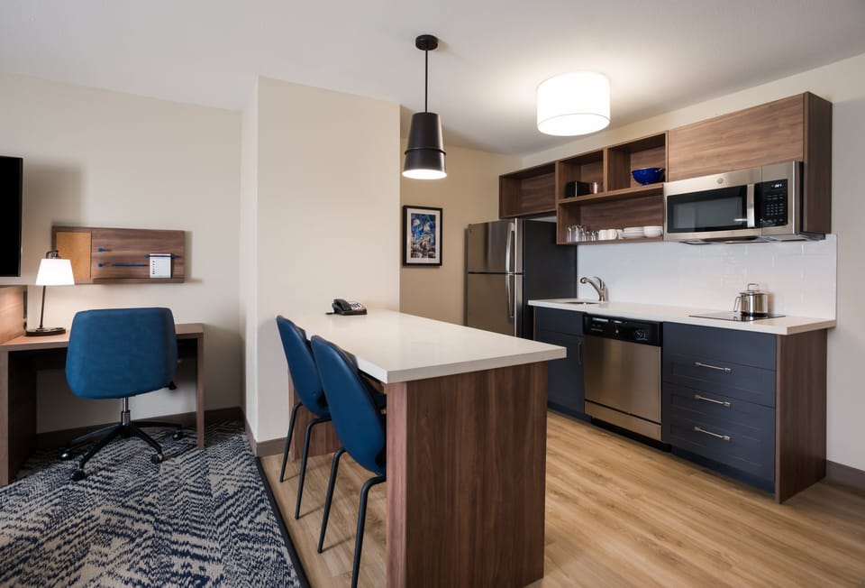 Desk, laptop workspace, iron/ironing board, WiFi (free)