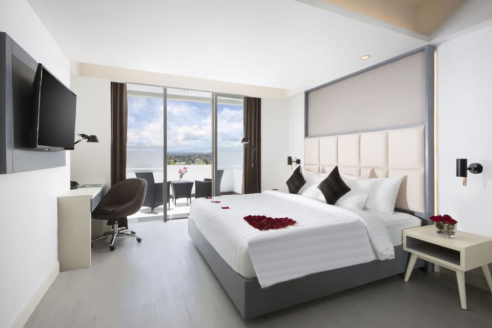 The Innside Room - Terrace | 1 bedroom, minibar, in-room safe, desk