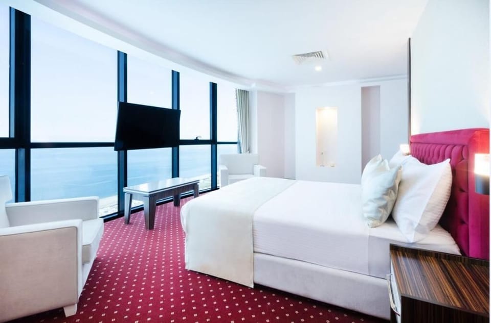 Executive Double Room | Premium bedding, minibar, in-room safe, desk