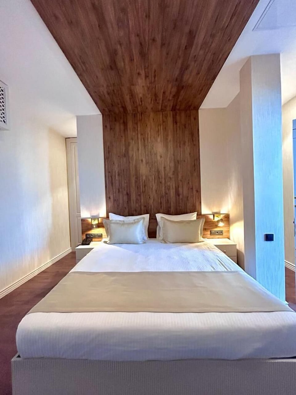Presidential Double Room | Living area | Flat-screen TV