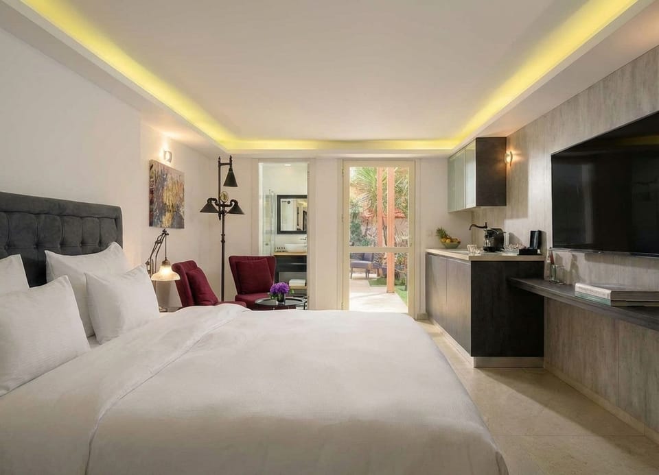 Private Garden Room with Jacuzzi | Egyptian cotton sheets, premium bedding, down comforters, in-room safe