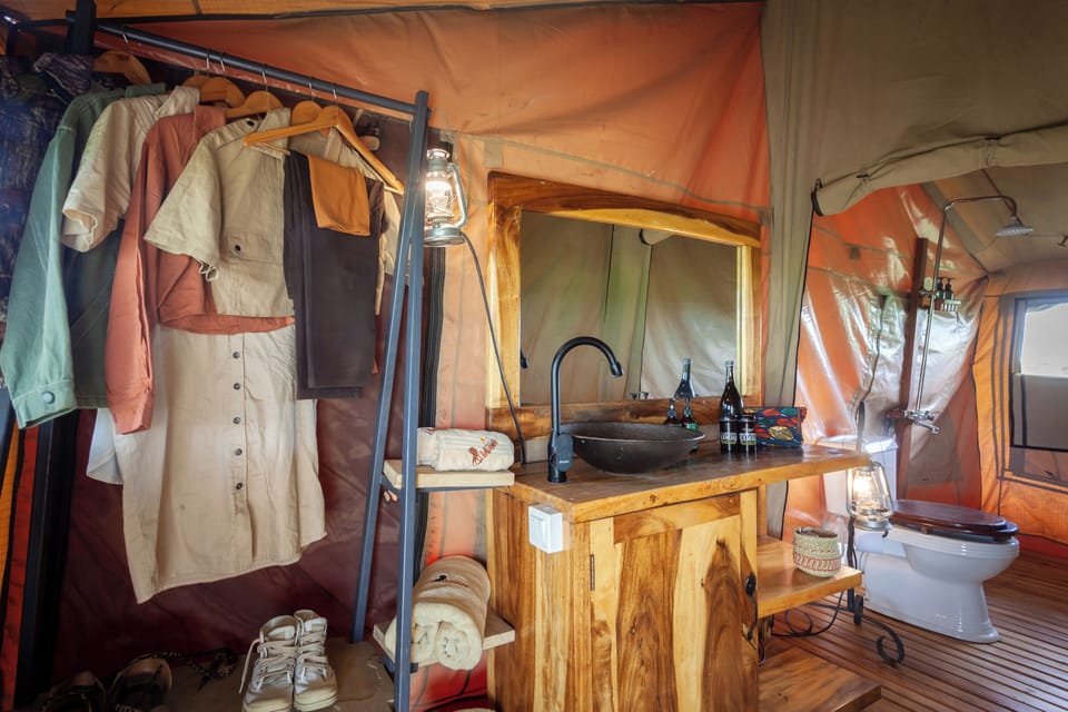 Family Room | Bathroom | Shower, free toiletries, towels, toilet paper