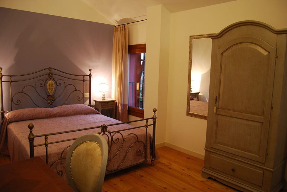 Double or Twin Room | Desk, WiFi (free), bed sheets