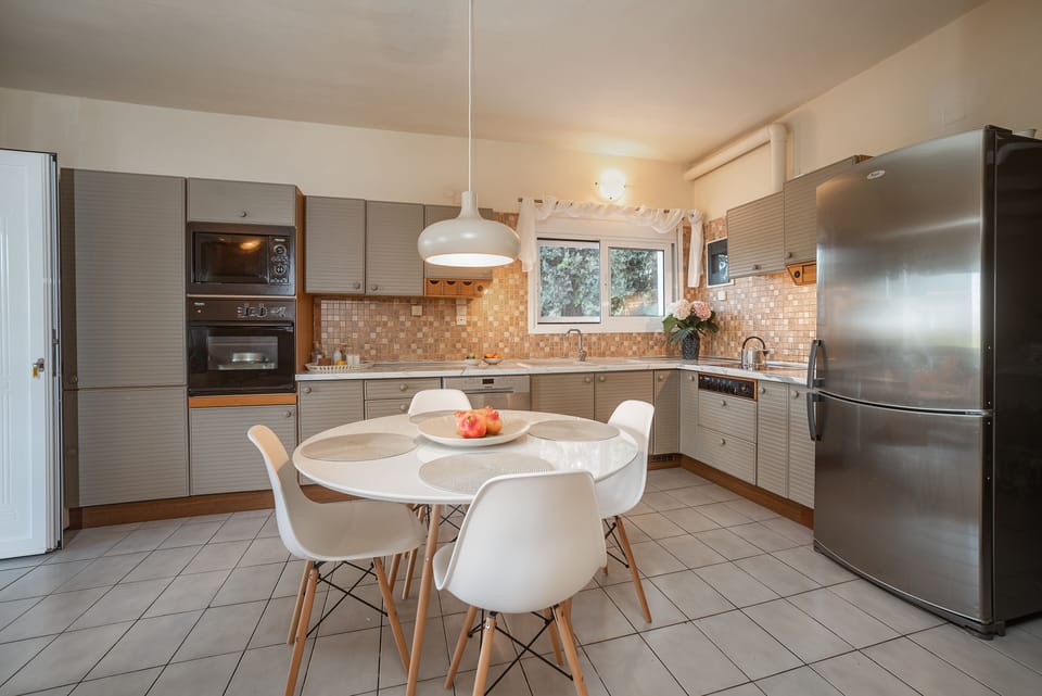 Deluxe Villa, 4 Bedrooms, Sea View | Private kitchen | Full-size fridge, microwave, oven, stovetop
