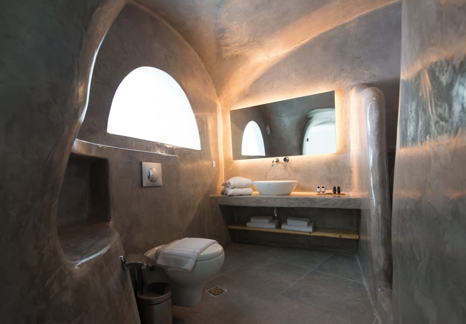 Family Suite with Caldera View and Private Jacuzzi | Bathroom | Shower, rainfall showerhead, designer toiletries, hair dryer