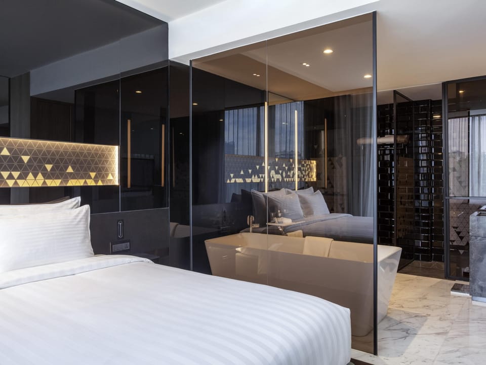 Premier Suite, 1 King Bed | In-room safe, desk, laptop workspace, blackout drapes