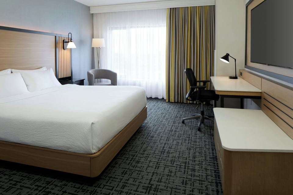 Room, 1 King Bed | Premium bedding, in-room safe, desk, laptop workspace
