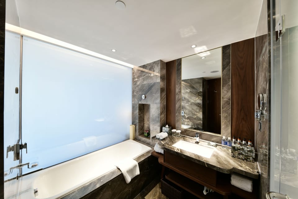 Executive Room | Bathroom | Hair dryer, bathrobes, slippers, towels