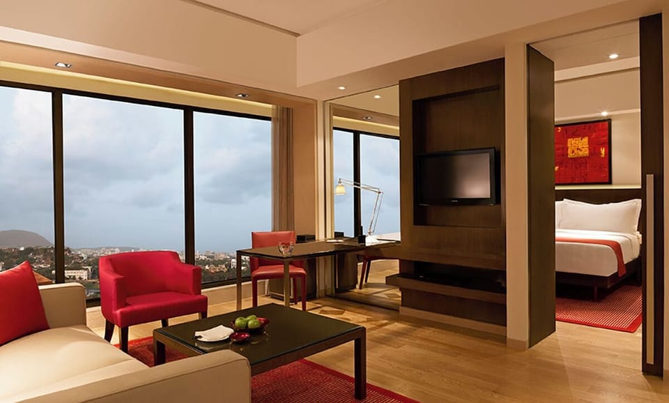 Club Suite (Trident) | Premium bedding, down comforters, minibar, in-room safe