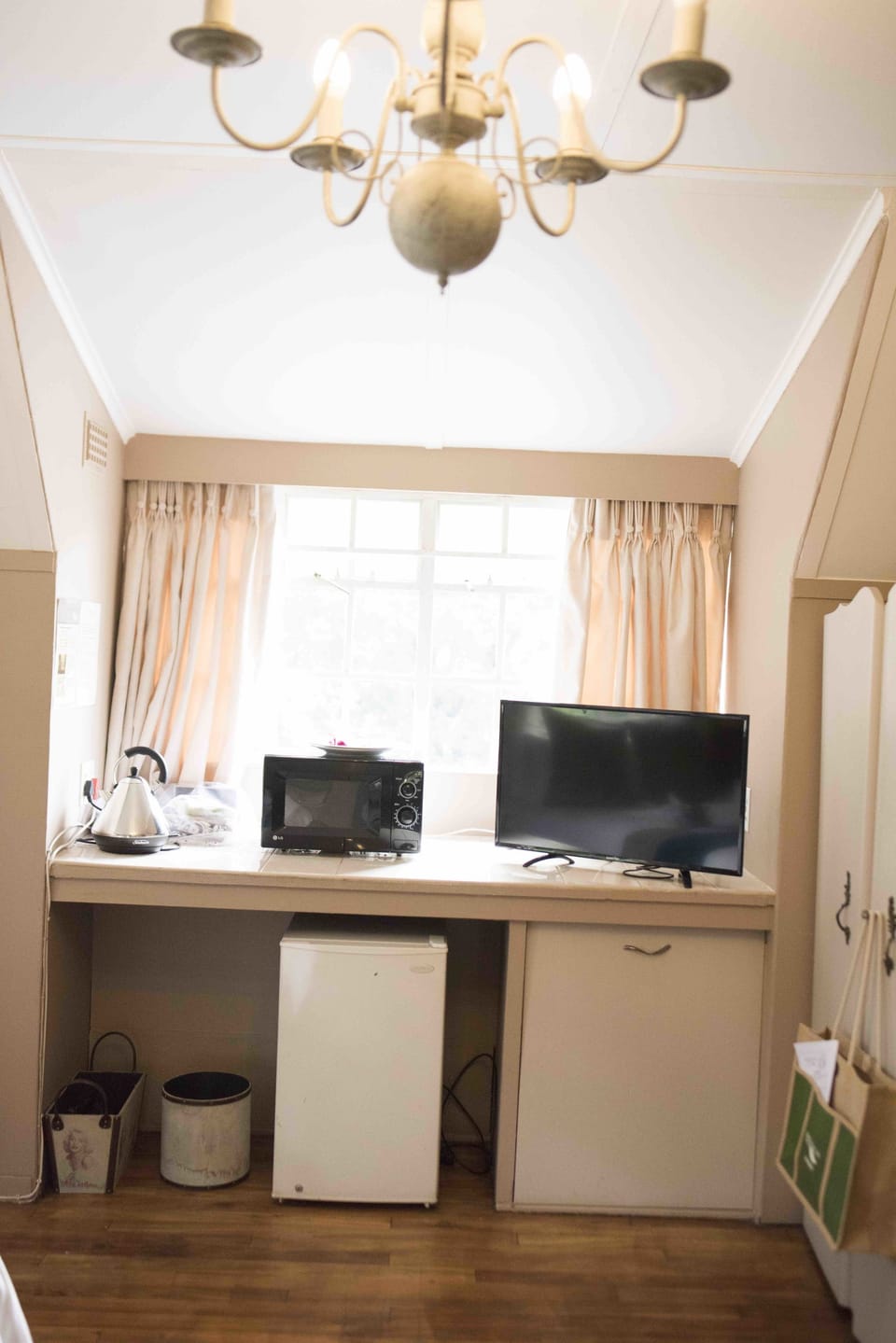 Premium bedding, individually decorated, laptop workspace, free WiFi