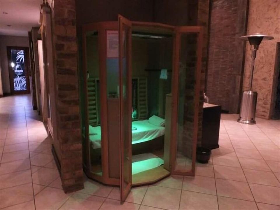 Body treatments, hydrotherapy, aromatherapy, hot stone massages