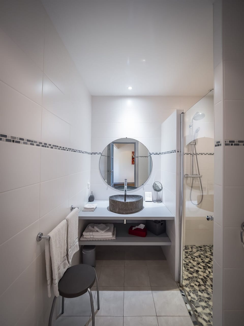 Comfort Double Room, 1 King Bed, Private Bathroom | Bathroom | Free toiletries, hair dryer, towels, soap