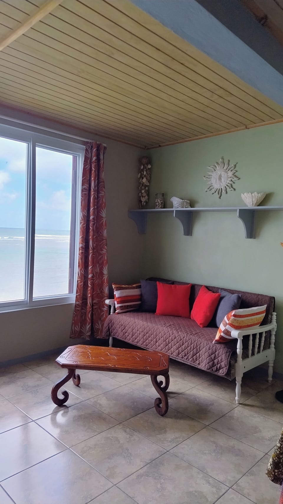 Comfort Suite, 1 Bedroom, Ocean View | Living area