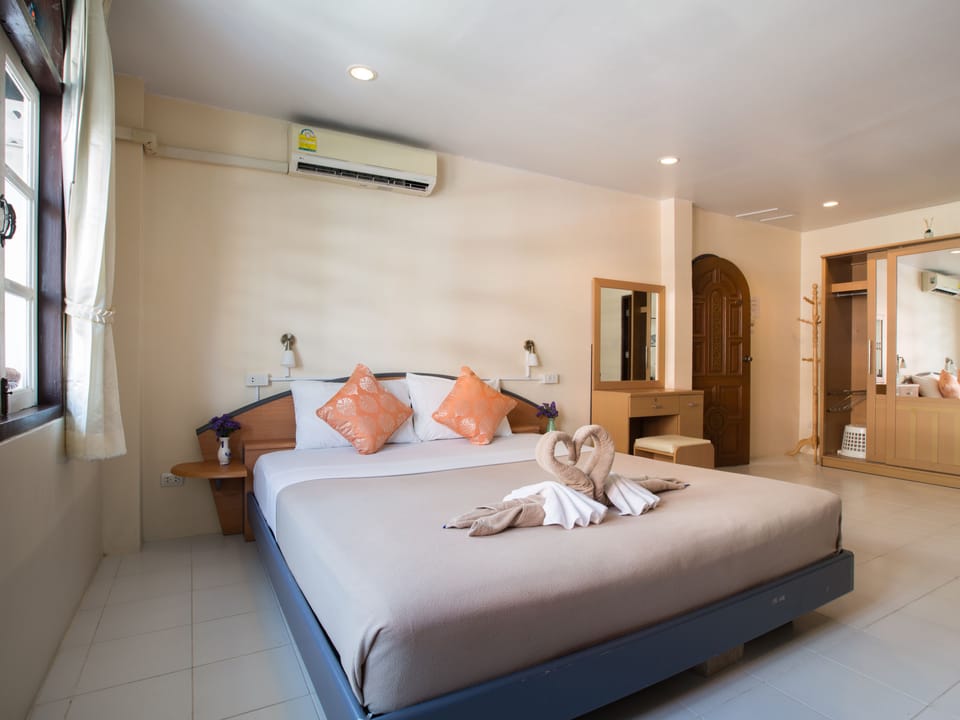 Family Room | In-room safe, free WiFi, bed sheets