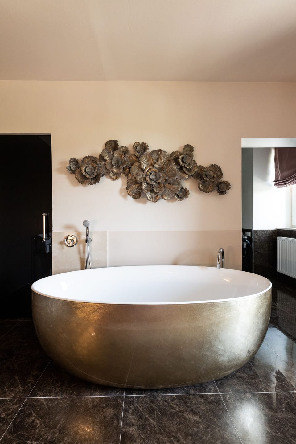 Deluxe Suite, Balcony | Bathroom | Separate tub and shower, rainfall showerhead, eco-friendly toiletries