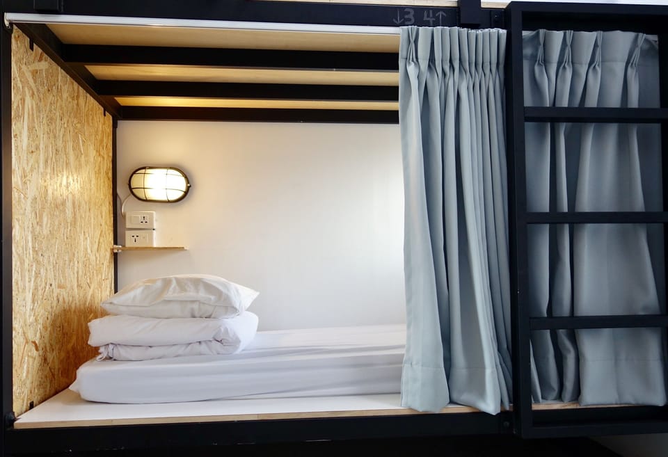 Soundproofing, free WiFi, bed sheets