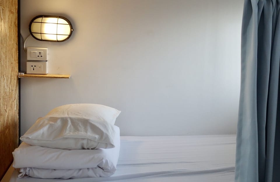 Soundproofing, free WiFi, bed sheets