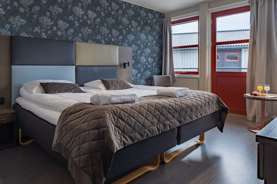 Single Room | Pillowtop beds, desk, blackout drapes, soundproofing