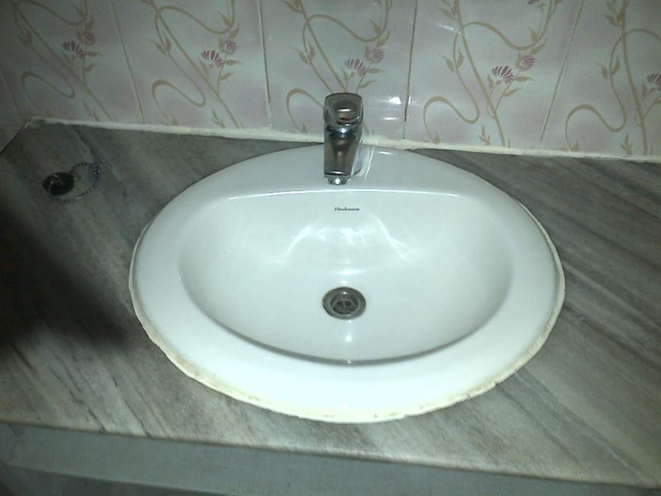 Bathroom sink
