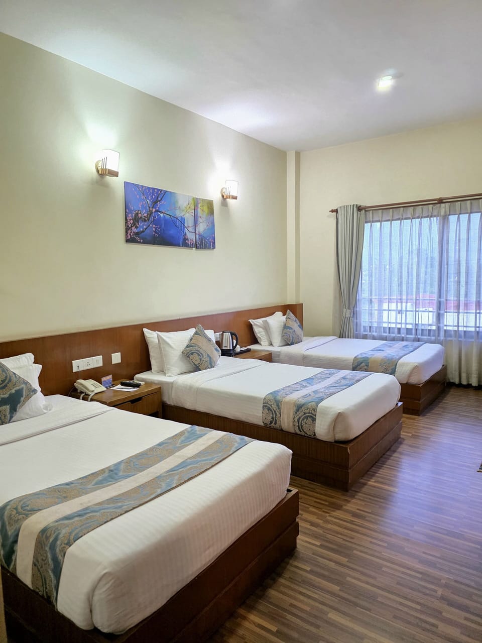 Deluxe Triple Room, 3 Twin Beds | 1 bedroom, in-room safe, iron/ironing board, free WiFi