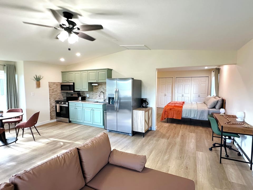 Basic Studio Suite, 1 King Bed, Mountain View | Premium bedding, down comforters, individually decorated