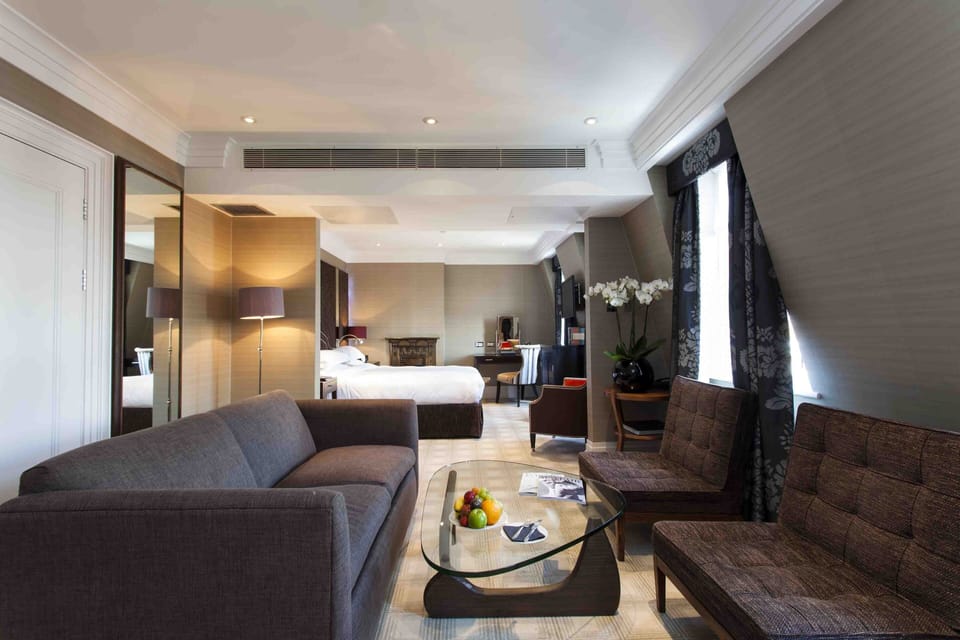 Hypo-allergenic bedding, minibar, in-room safe, individually decorated