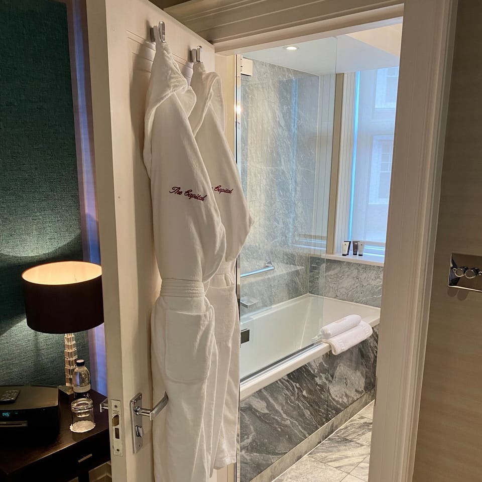 Capital Townhouse Classic Room | Hypo-allergenic bedding, minibar, in-room safe, individually decorated
