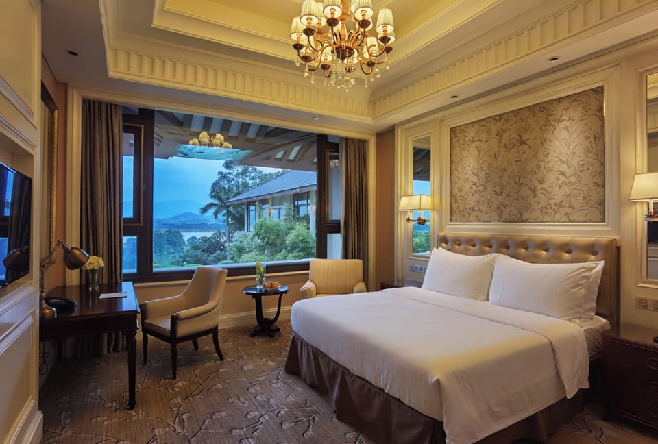 Deluxe Garden View King Size Room | Premium bedding, down comforters, minibar, in-room safe